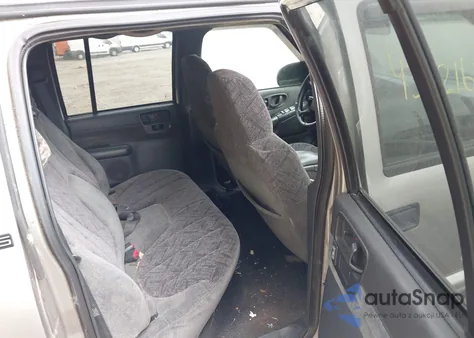 2002 Chevrolet S-10 Ls z USA, uszkodzony, nr VIN 1GCDT13W32K114984